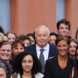 164 futurs humanitaires sont entrés lundi en formation à Lyon, parrainés par Alain Mérieux